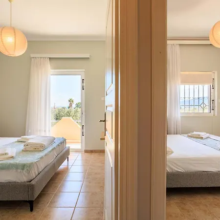 Grandvillle Escape With Breathtaking Views Semesterbostad Galatakion