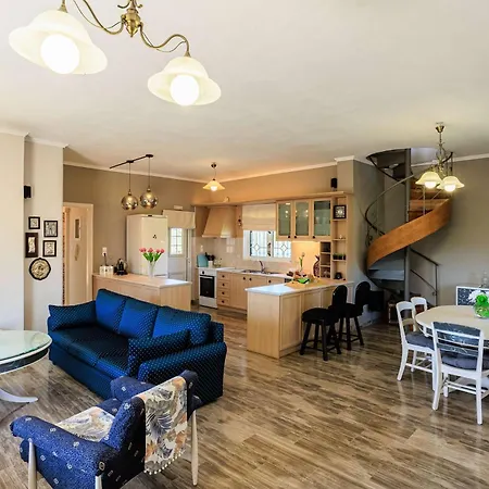 Grandvillle Escape With Breathtaking Views *