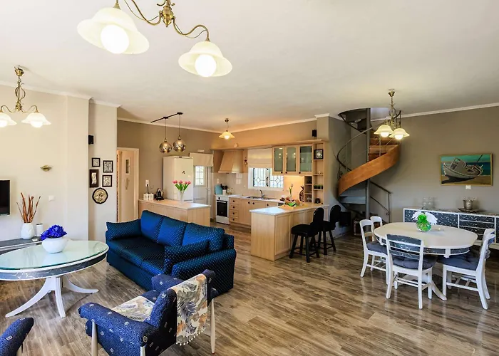 Grandvillle Escape With Breathtaking Views *